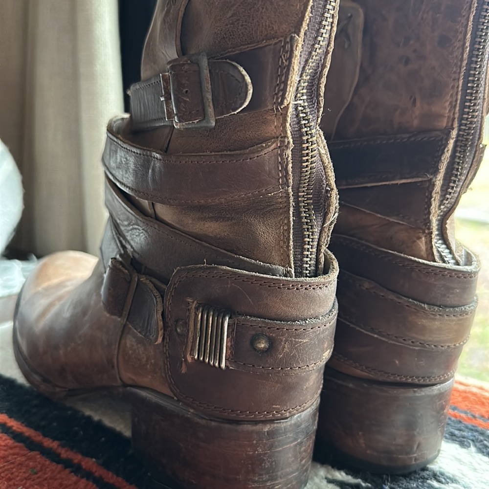 Freebird Dakota Size 8. Brown leather boot
